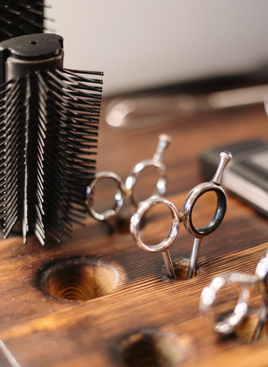 HAIRDRESSER